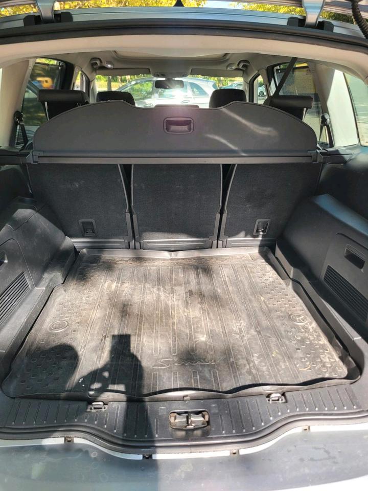Ford S-Max 2010 — photo 13