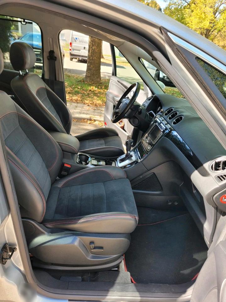 Ford S-Max 2010 — interior