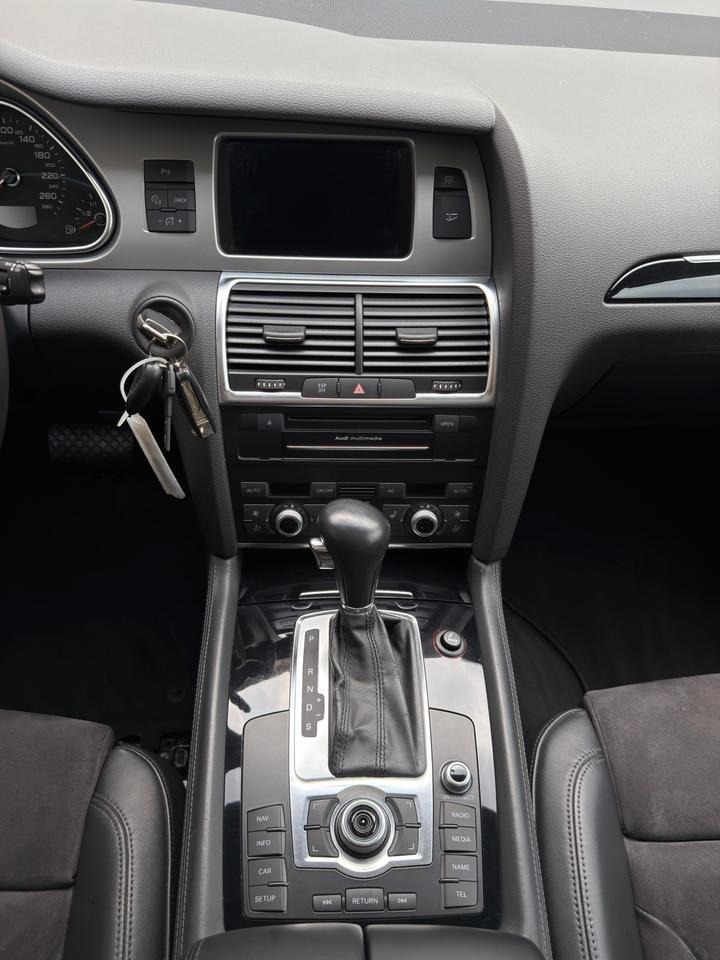 Audi Q7 2010 — photo 11