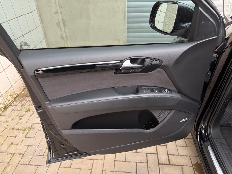 Audi Q7 2010 — photo 13
