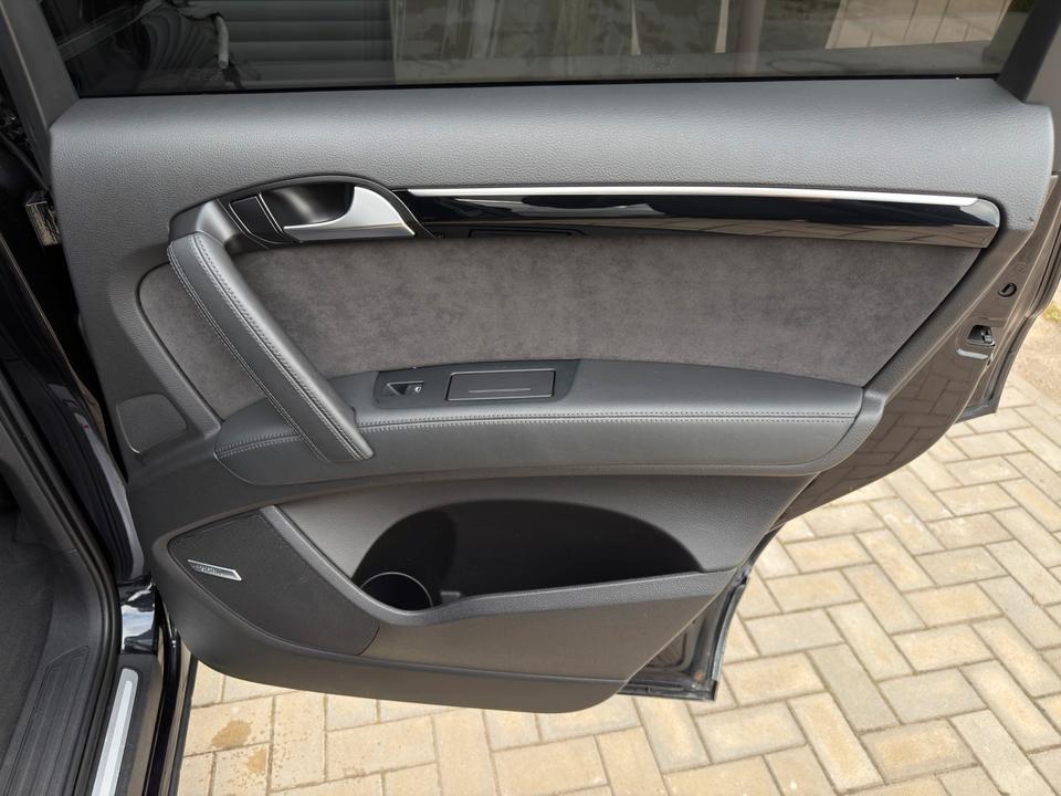 Audi Q7 2010 — photo 18