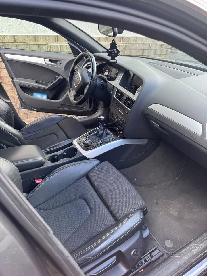Audi A4 2010 — photo 11