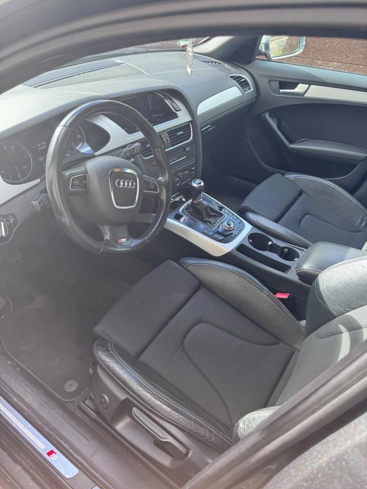 Audi A4 2010 — photo 12