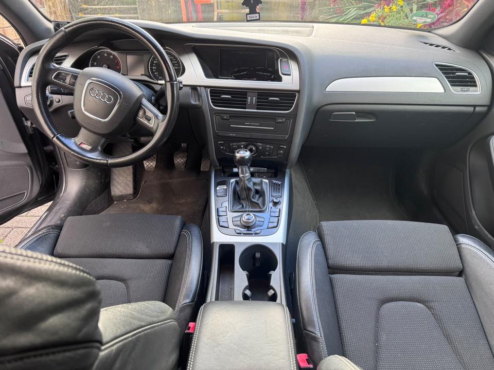 Audi A4 2010 — photo 15