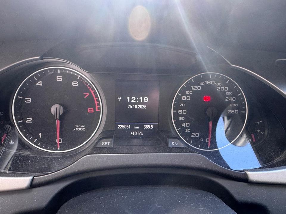 Audi A4 2010 — photo 16