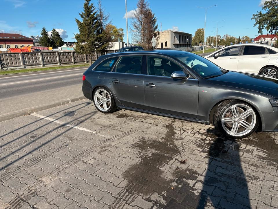 Audi A4 2010 — rear view
