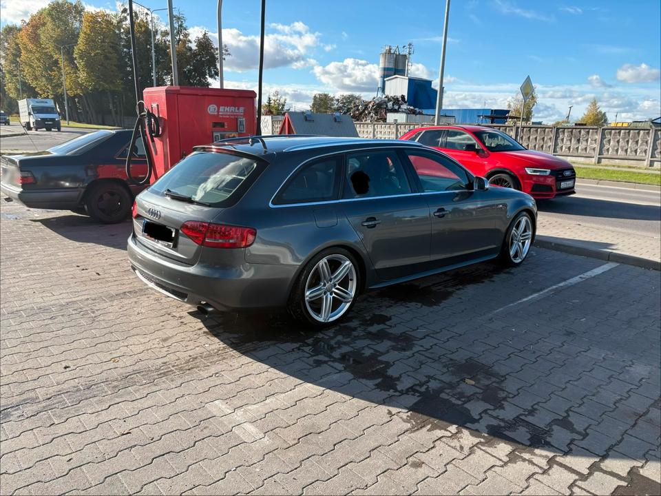 Audi A4 2010 — interior
