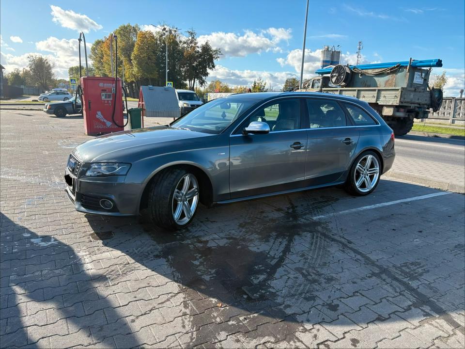 Audi A4 2010 — photo 6