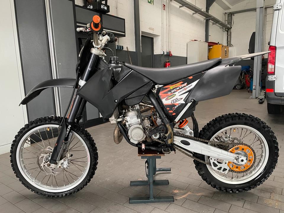 KTM Gelöscht • KTM SX 85 Motocross-Maschine 2012 — вигляд ззаду