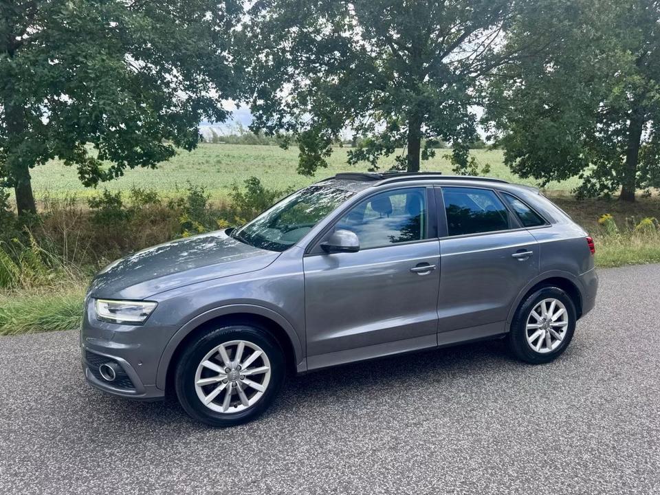 Audi Q3 2012 — вигляд ззаду