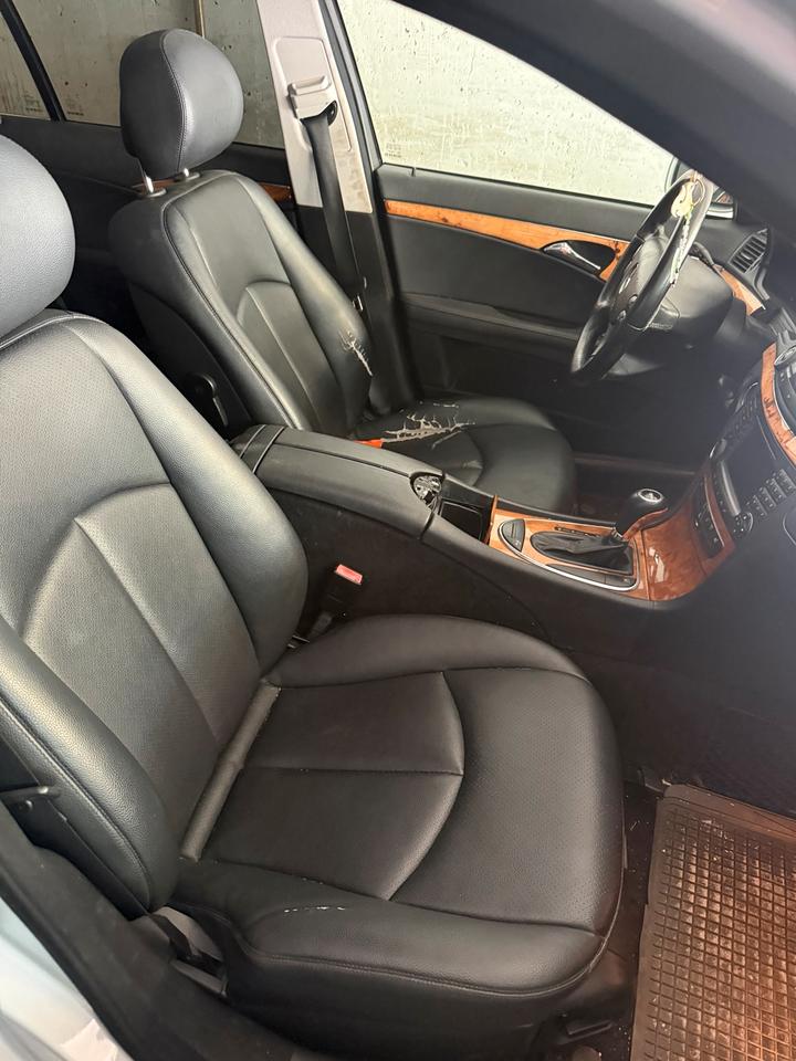 Mercedes Benz E 280 2007 — interior