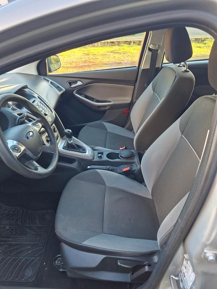 Ford Focus 2012 — photo 11