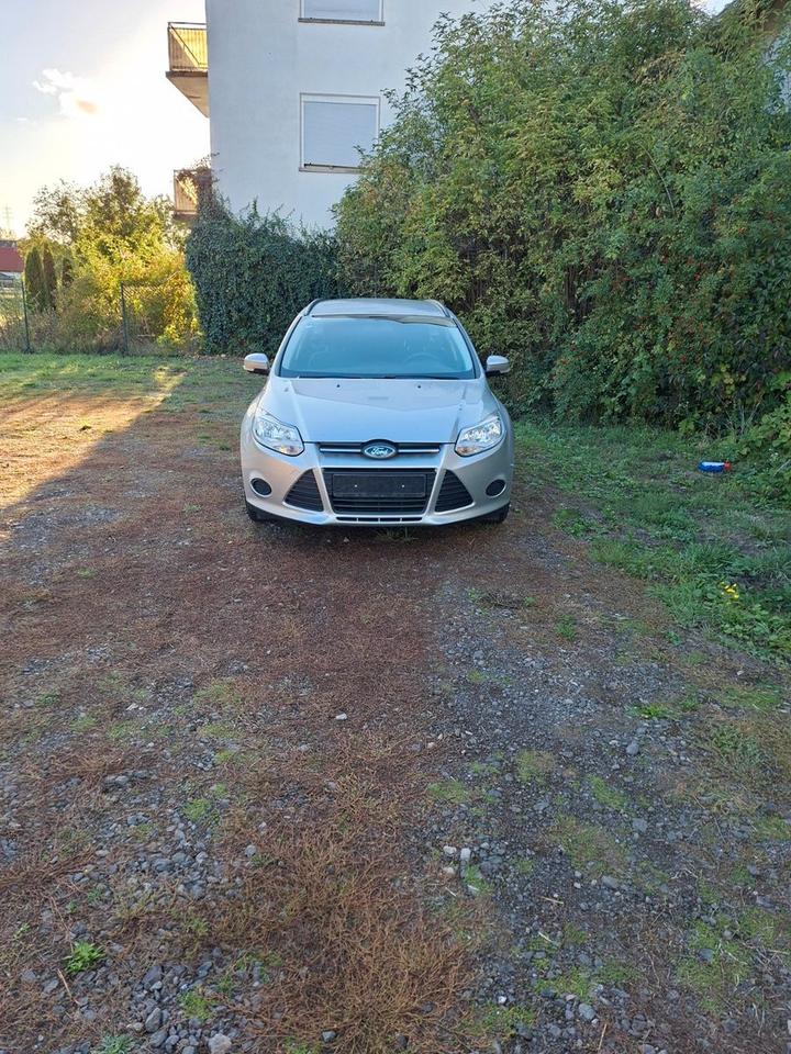 Ford Focus 2012 — rear view