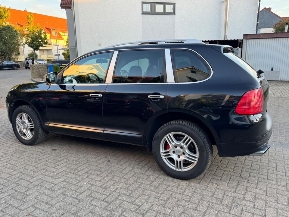Porsche Cayenne 2006 — rear view