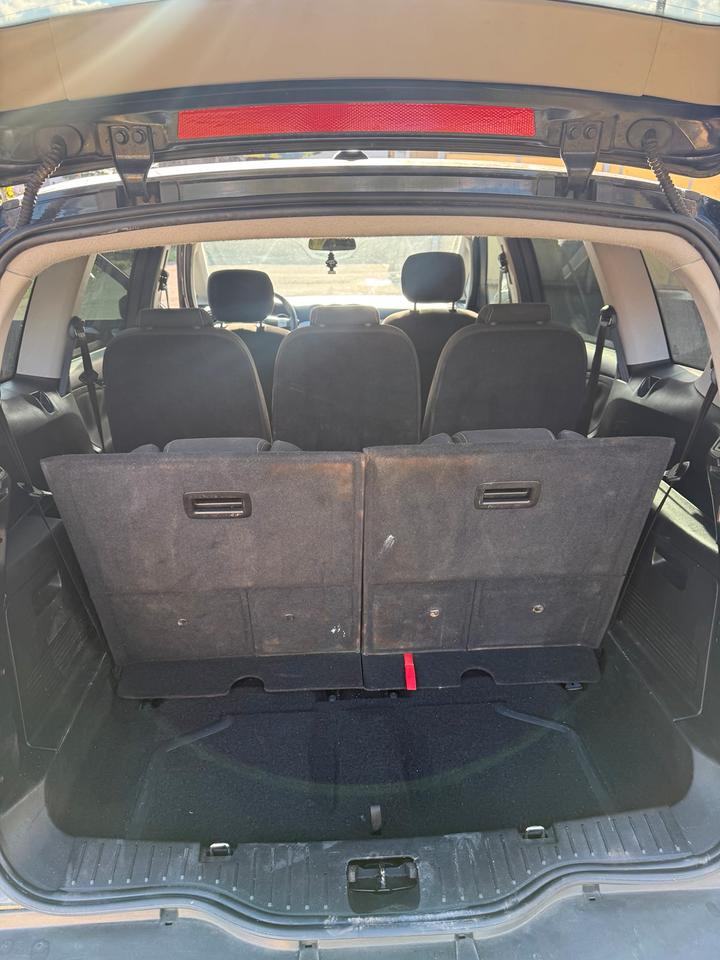 Ford S-Max 2011 — photo 11