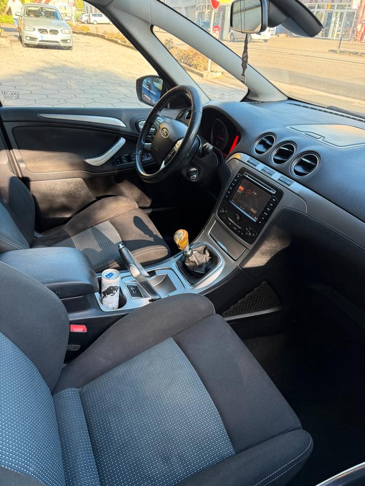 Ford S-Max 2011 — photo 14