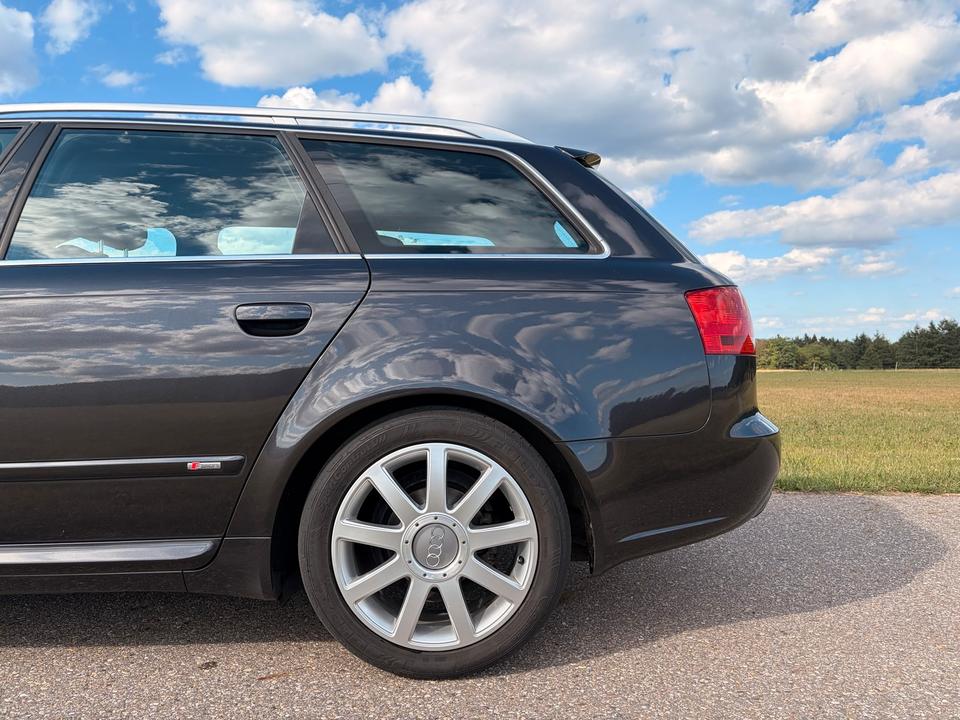Audi A4 2007 — салон