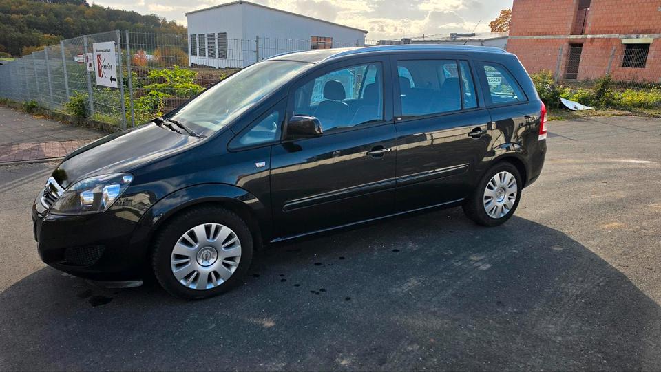 Opel Zafira 2012 — photo 10