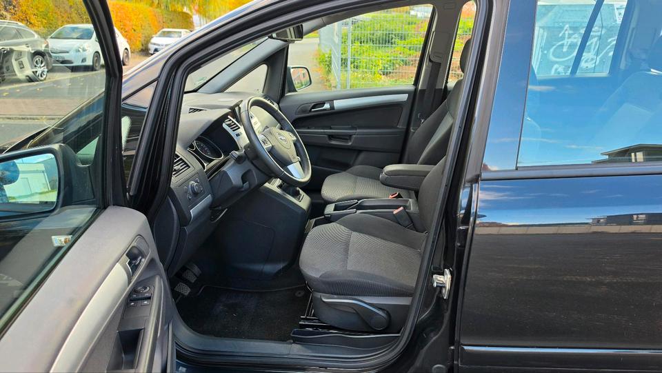 Opel Zafira 2012 — photo 12