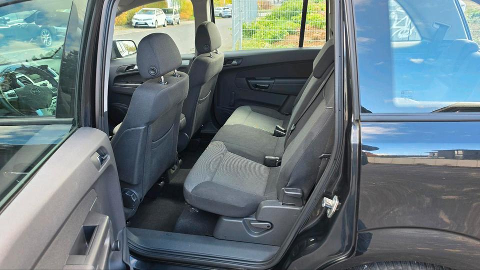 Opel Zafira 2012 — photo 13