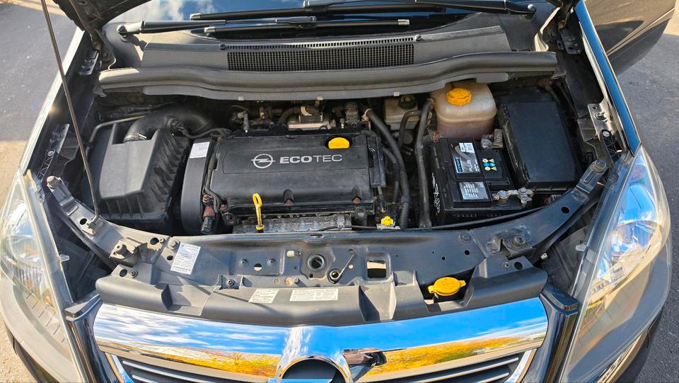 Opel Zafira 2012 — photo 18
