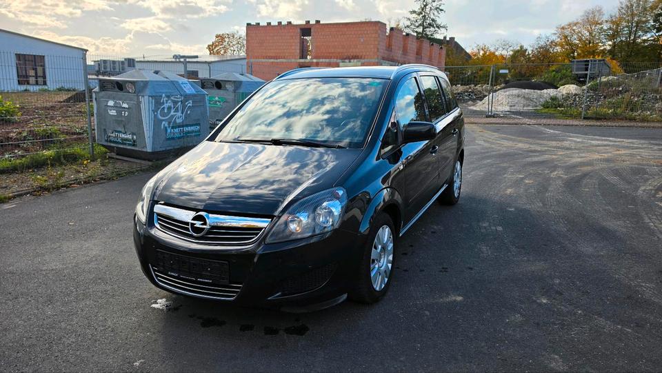 Opel Zafira 2012 — interior