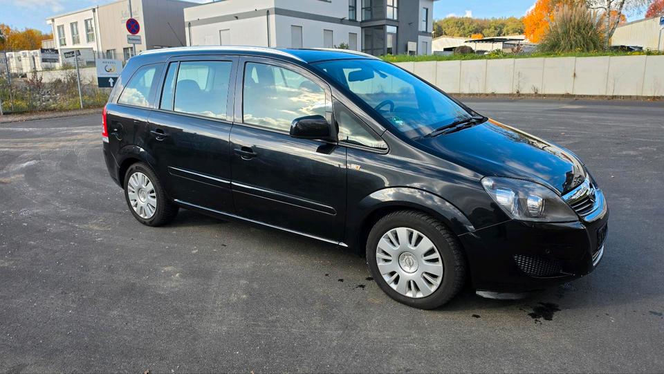 Opel Zafira 2012 — engine