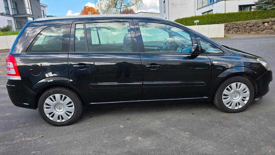 Opel Zafira 2012 — photo 6
