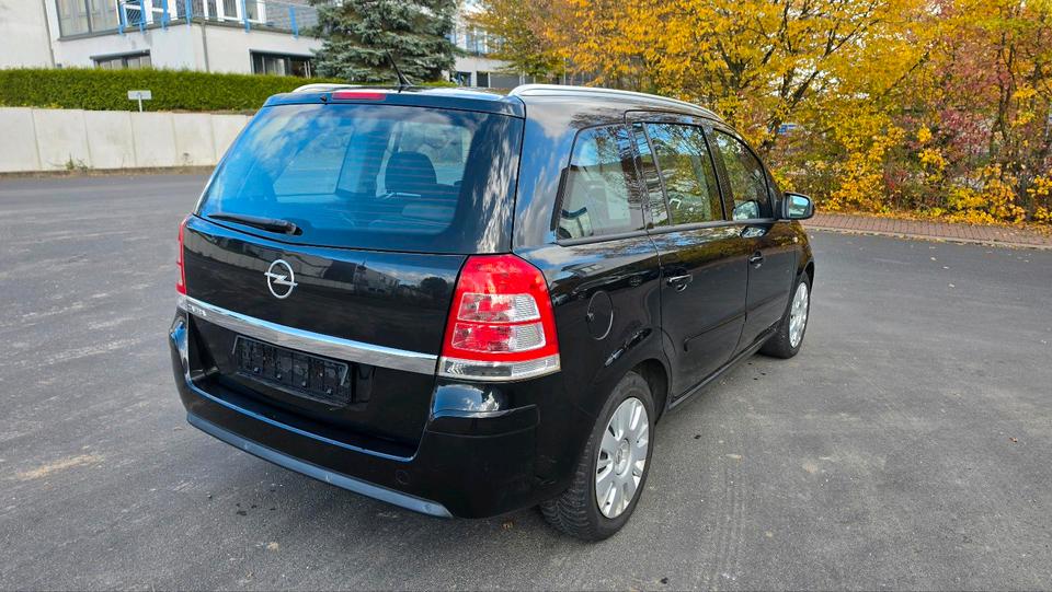 Opel Zafira 2012 — photo 8
