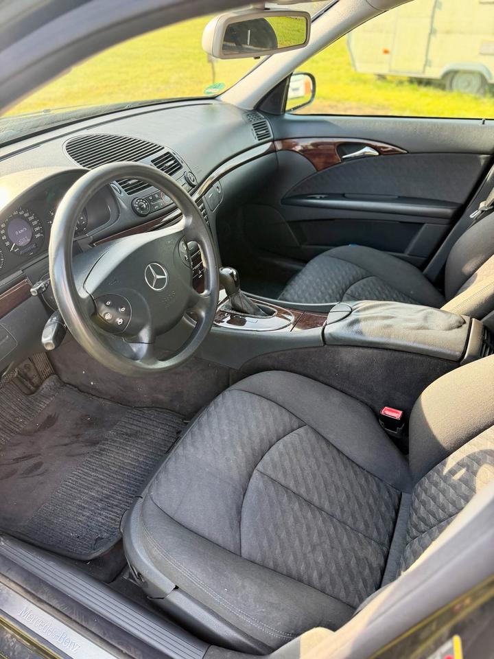 Mercedes Benz E 220 2004 — photo 11
