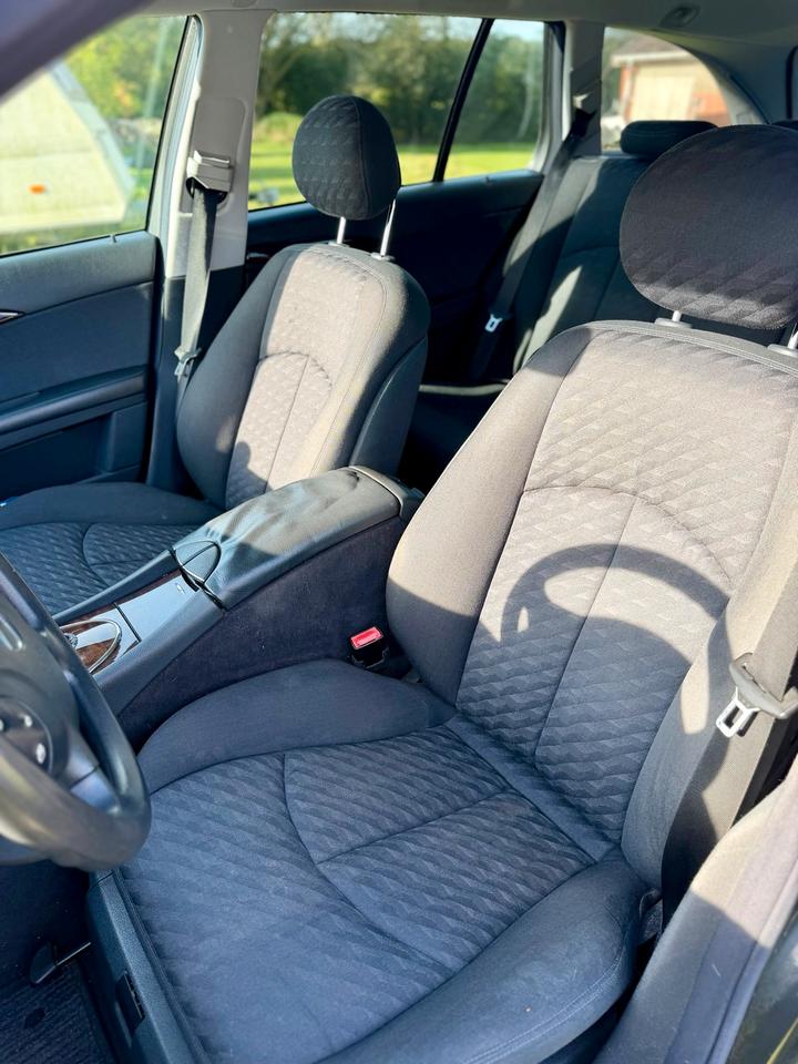 Mercedes Benz E 220 2004 — photo 12
