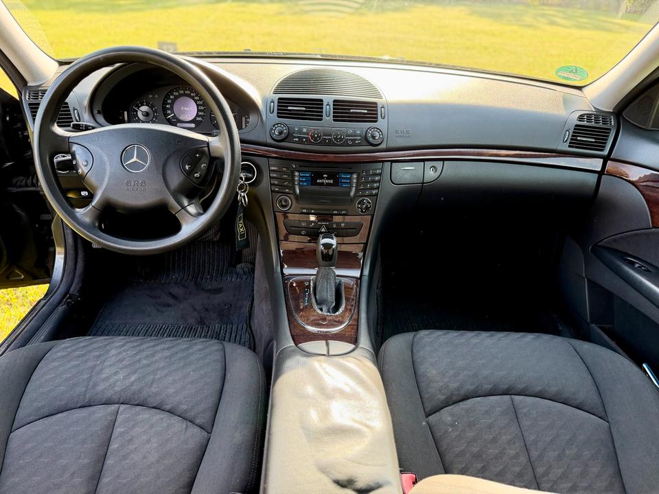 Mercedes Benz E 220 2004 — photo 13