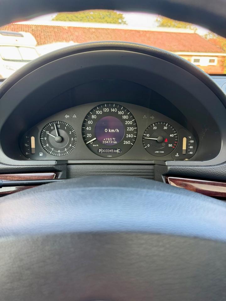 Mercedes Benz E 220 2004 — photo 15
