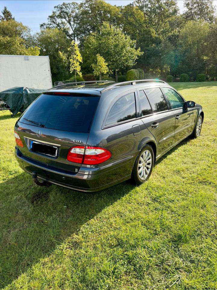 Mercedes Benz E 220 2004 — engine