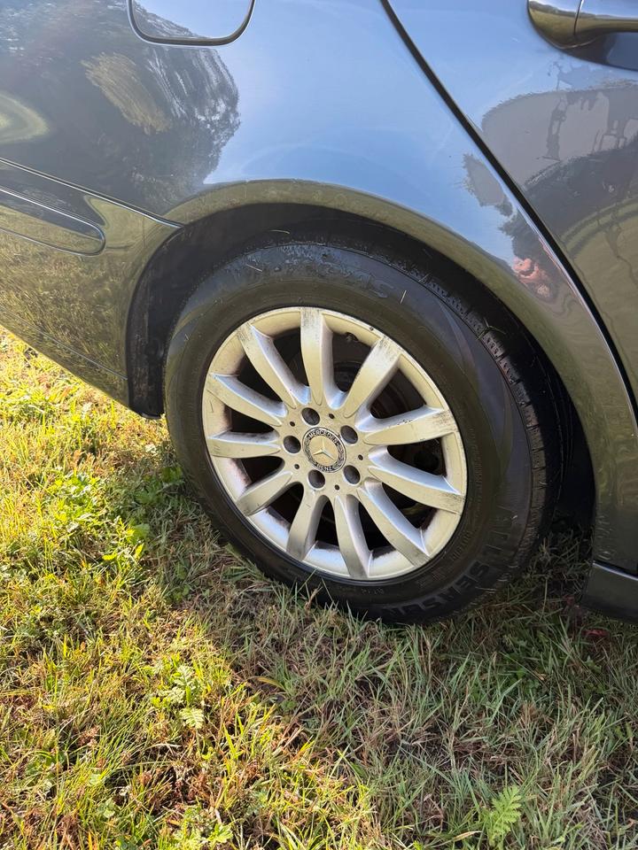 Mercedes Benz E 220 2004 — photo 9