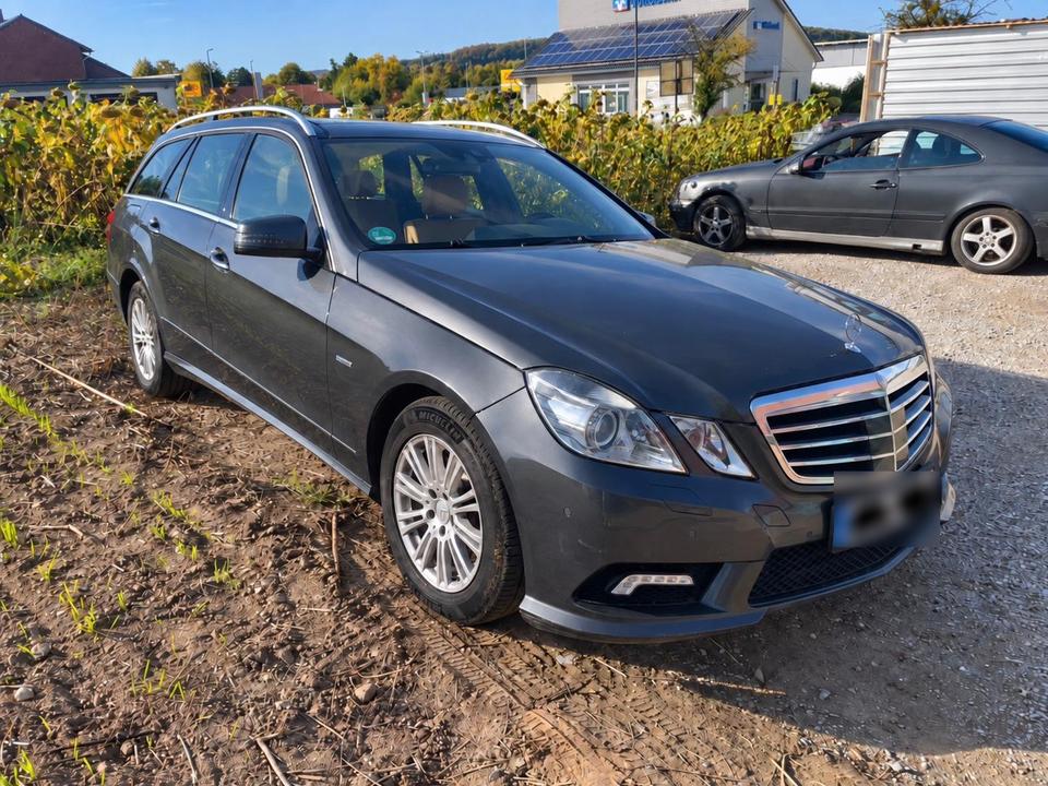 Mercedes Benz E 250 2010 — interior