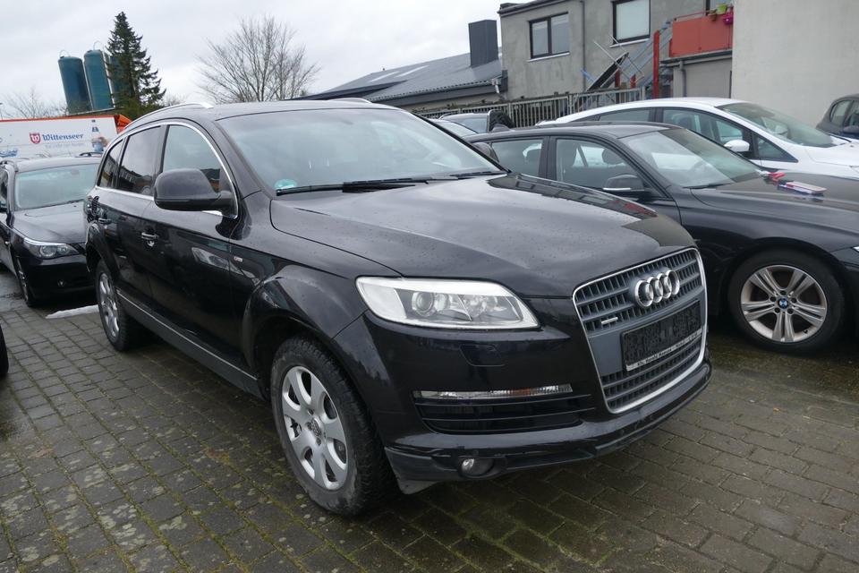 Audi Q7 2007 — rear view