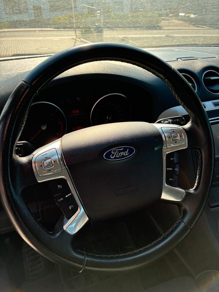 Ford S-Max 2014 — photo 13
