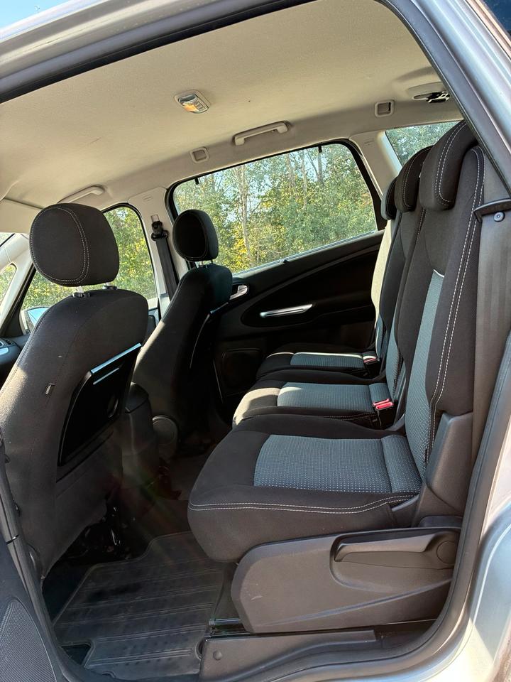 Ford S-Max 2014 — photo 18