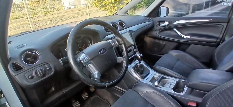 Ford S-Max 2009 — photo 14