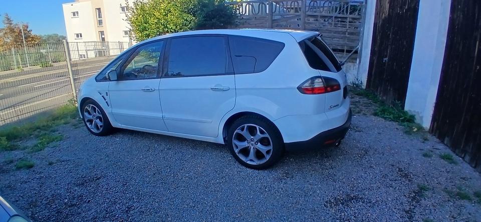 Ford S-Max 2009 — rear view
