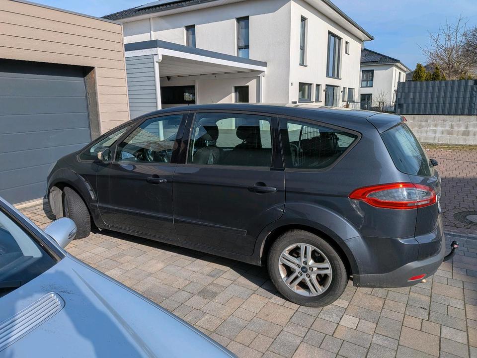 Ford S-Max 2010 — photo 7