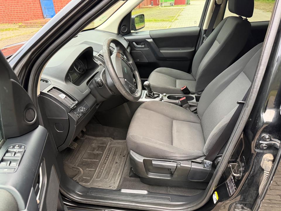 Land Rover Freelander 2011 — photo 11