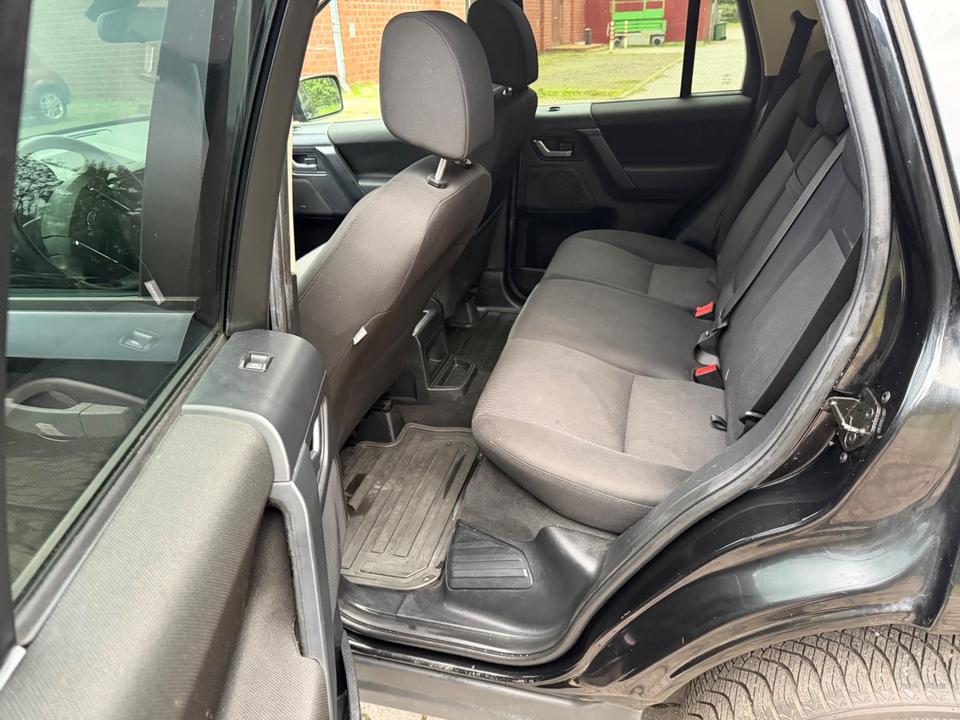 Land Rover Freelander 2011 — photo 13