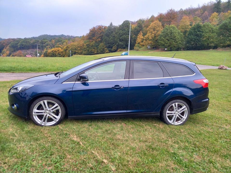 Ford Focus 2012 — rear view