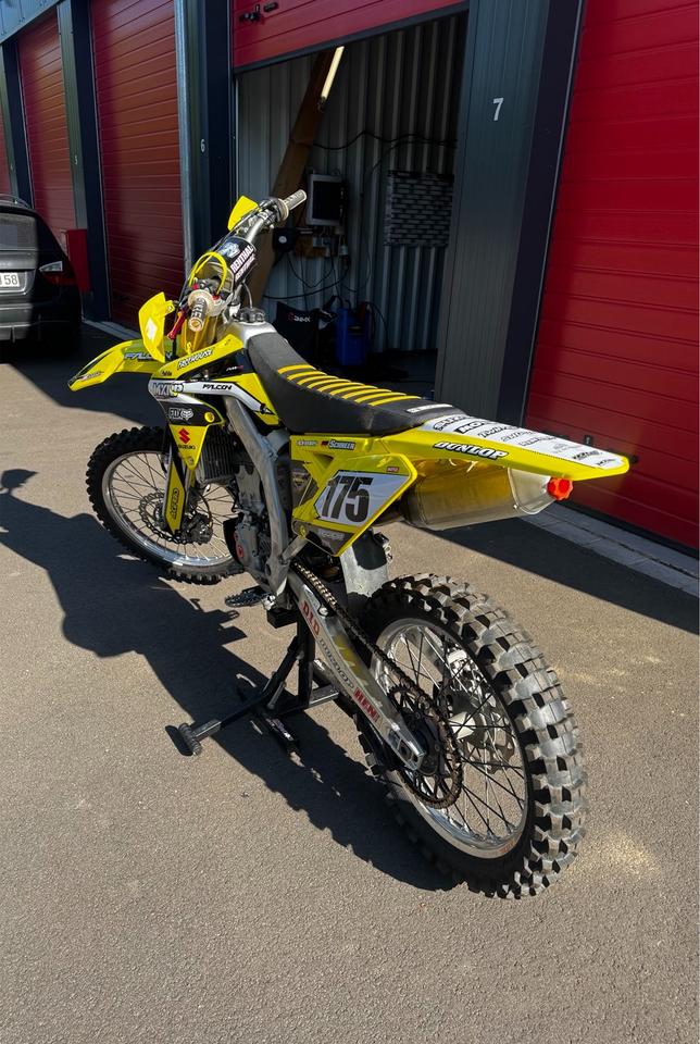 Suzuki Motocross Suzuki RM-Z 250 2015 — rear view