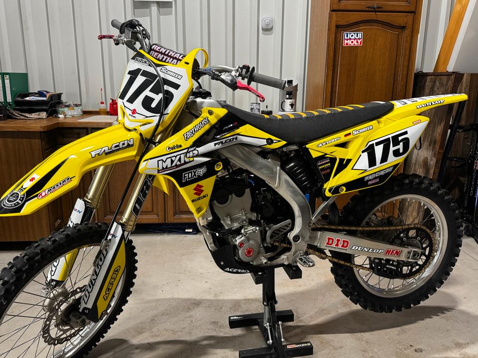 Suzuki Motocross Suzuki RM-Z 250 2015 — interior