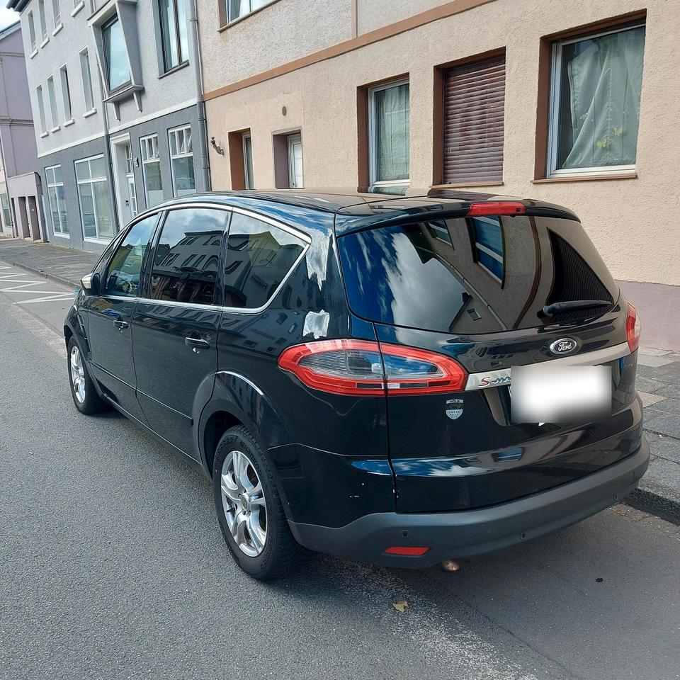Ford S-Max 2011 — вигляд ззаду