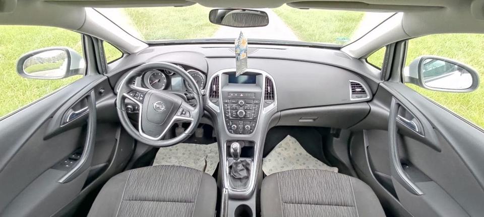 Opel Astra 2015 — photo 11