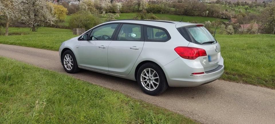 Opel Astra 2015 — photo 12